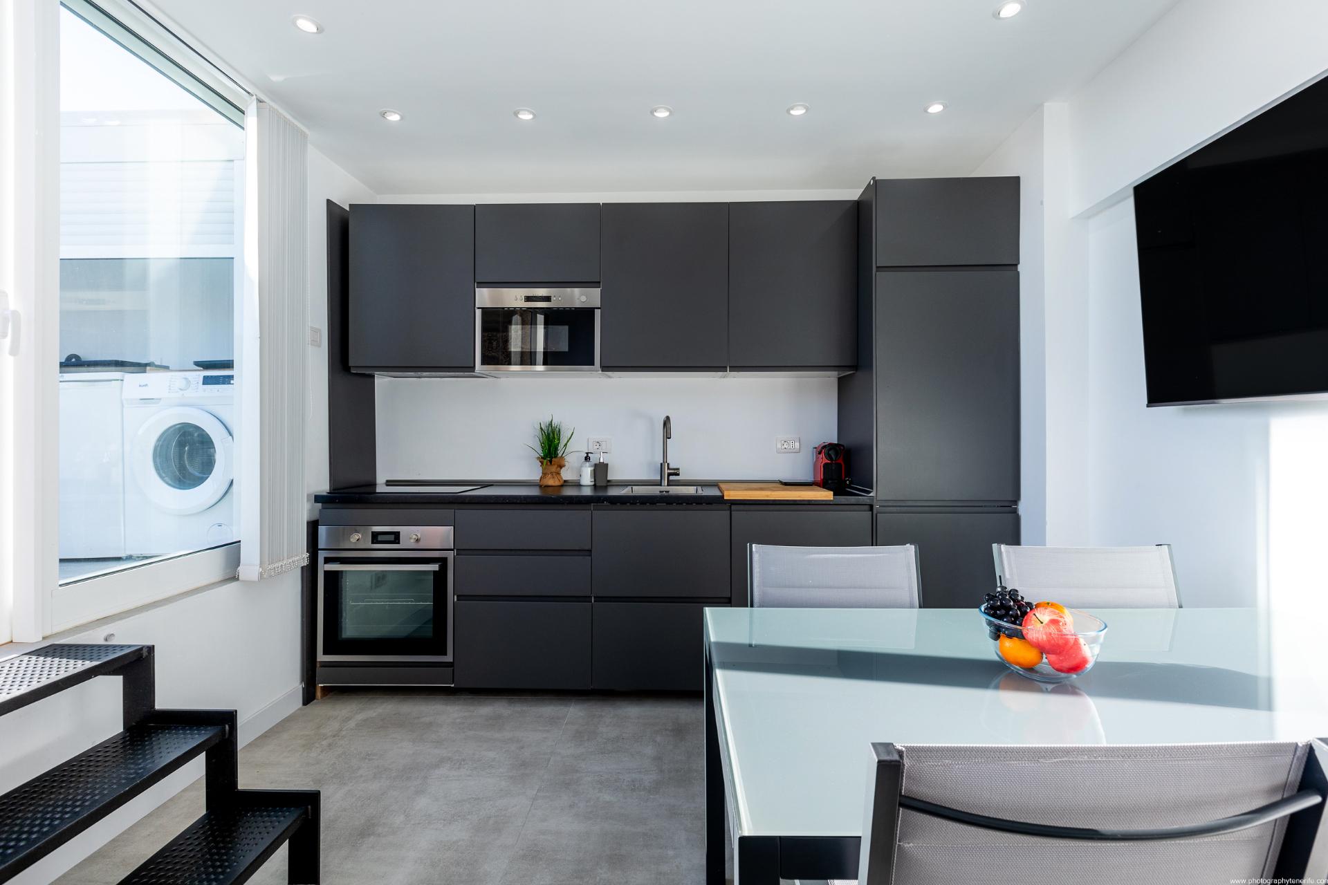 Cocina frontal de Puesta del Sol Luxury Apartment