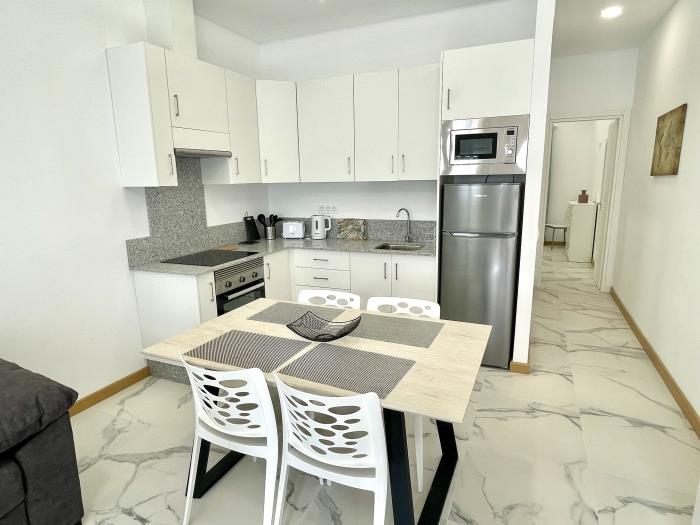 1 Island Modern Apartment with Wi fi and Pool
