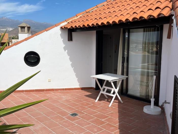 Oasis Attico estudio con terraza y piscina en Golf del Sur