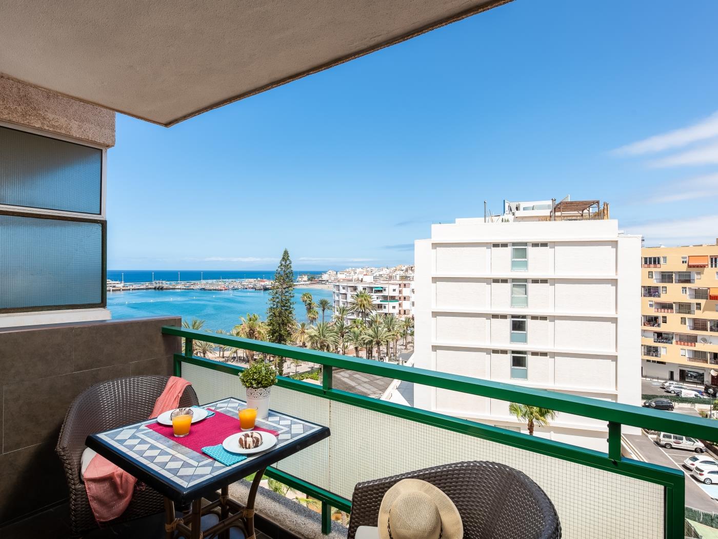 Hermosa estudio frente al mar en Los Cristianos