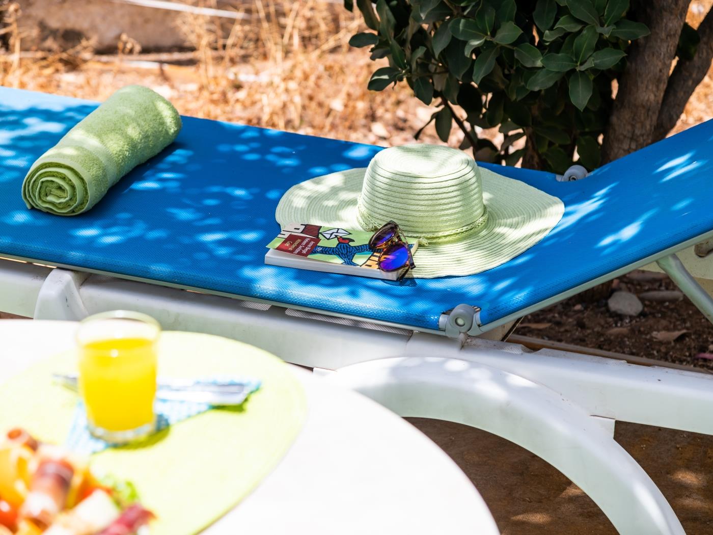 Alojamiento luminoso con vistas a la piscina en Costa Adeje