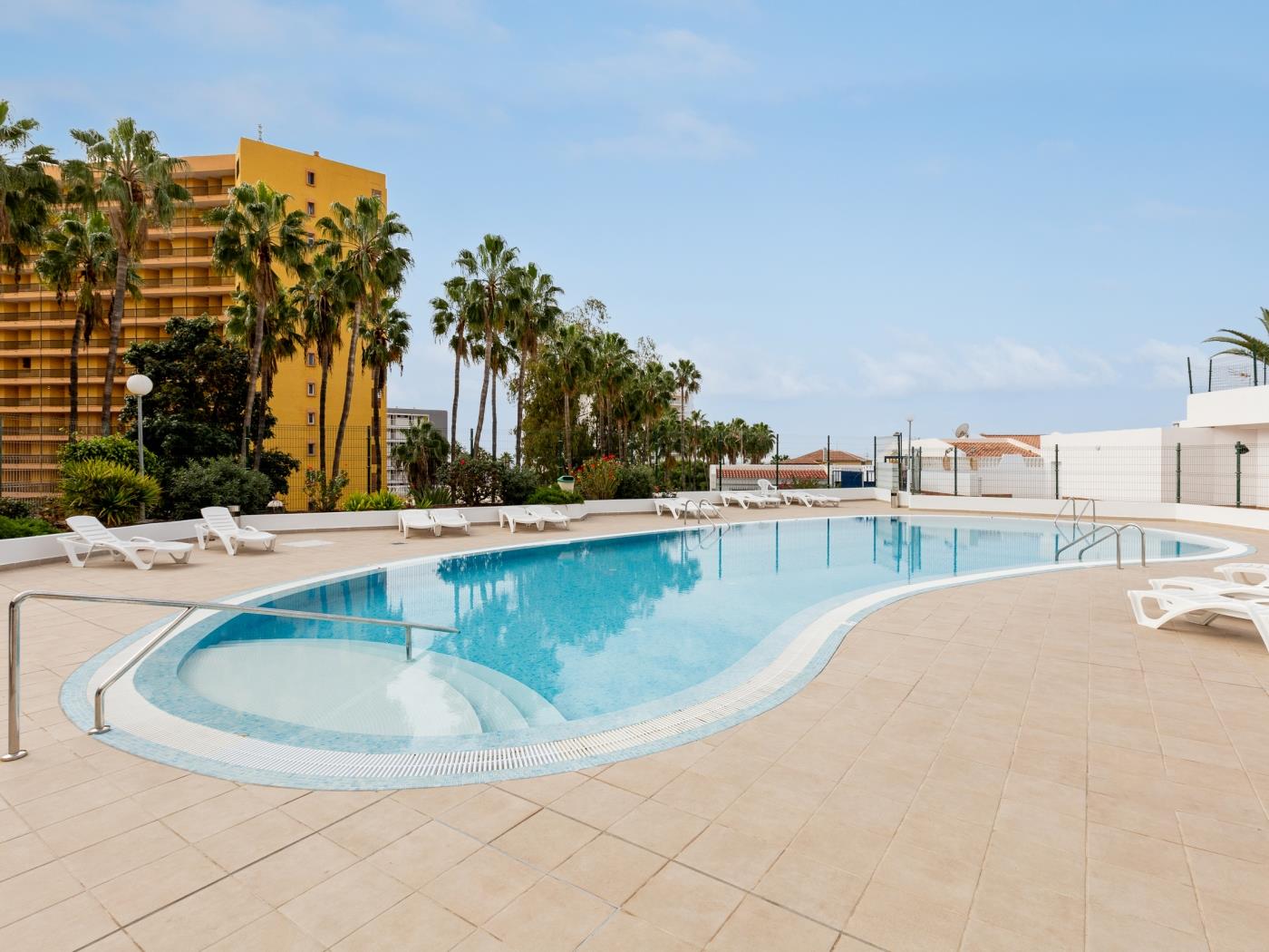 K1 Acogedor Las Flores con Piscina en Costa Adeje