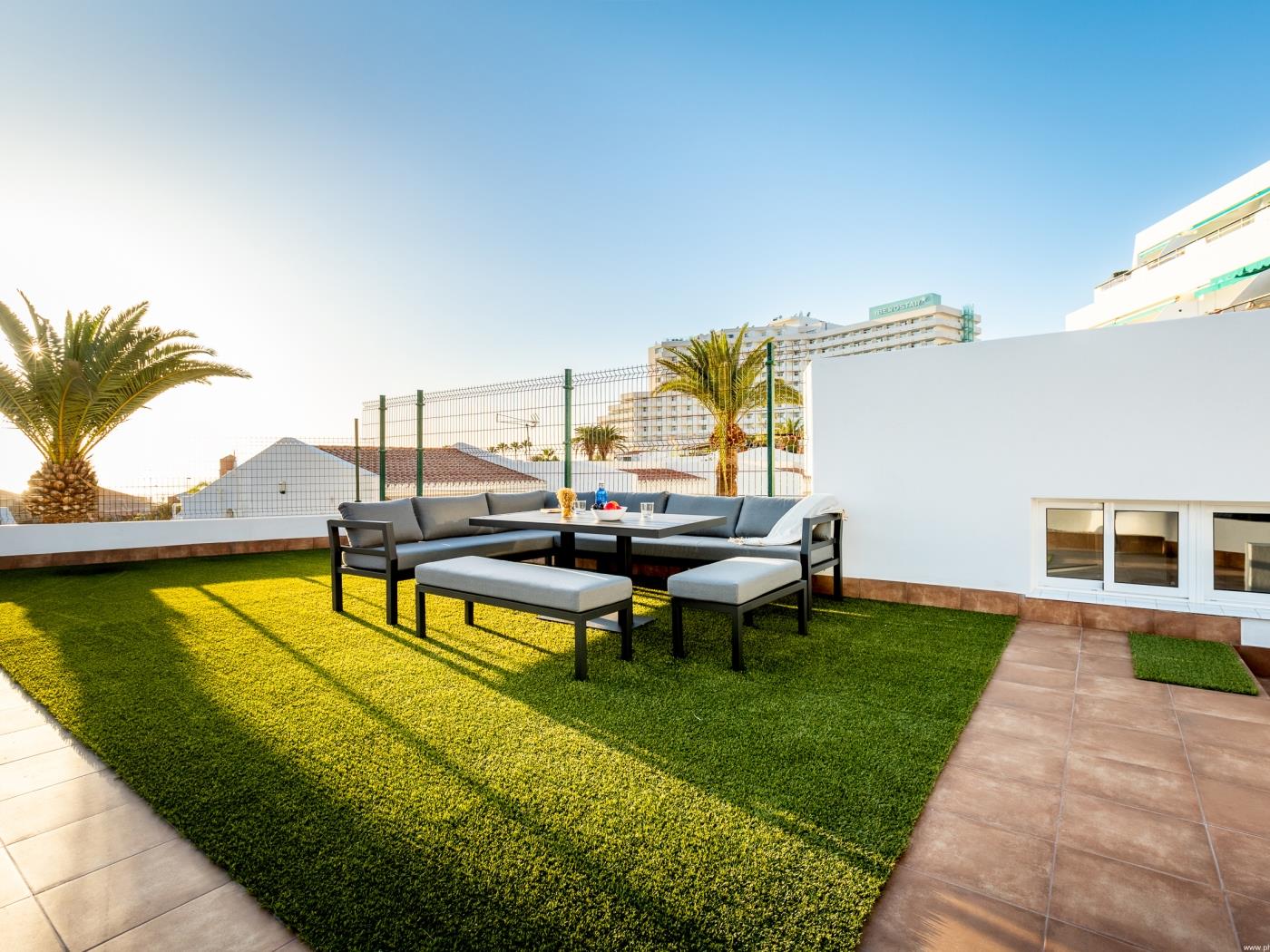2B Acogedor Las Flores gran terraza con Piscina en Costa Adeje